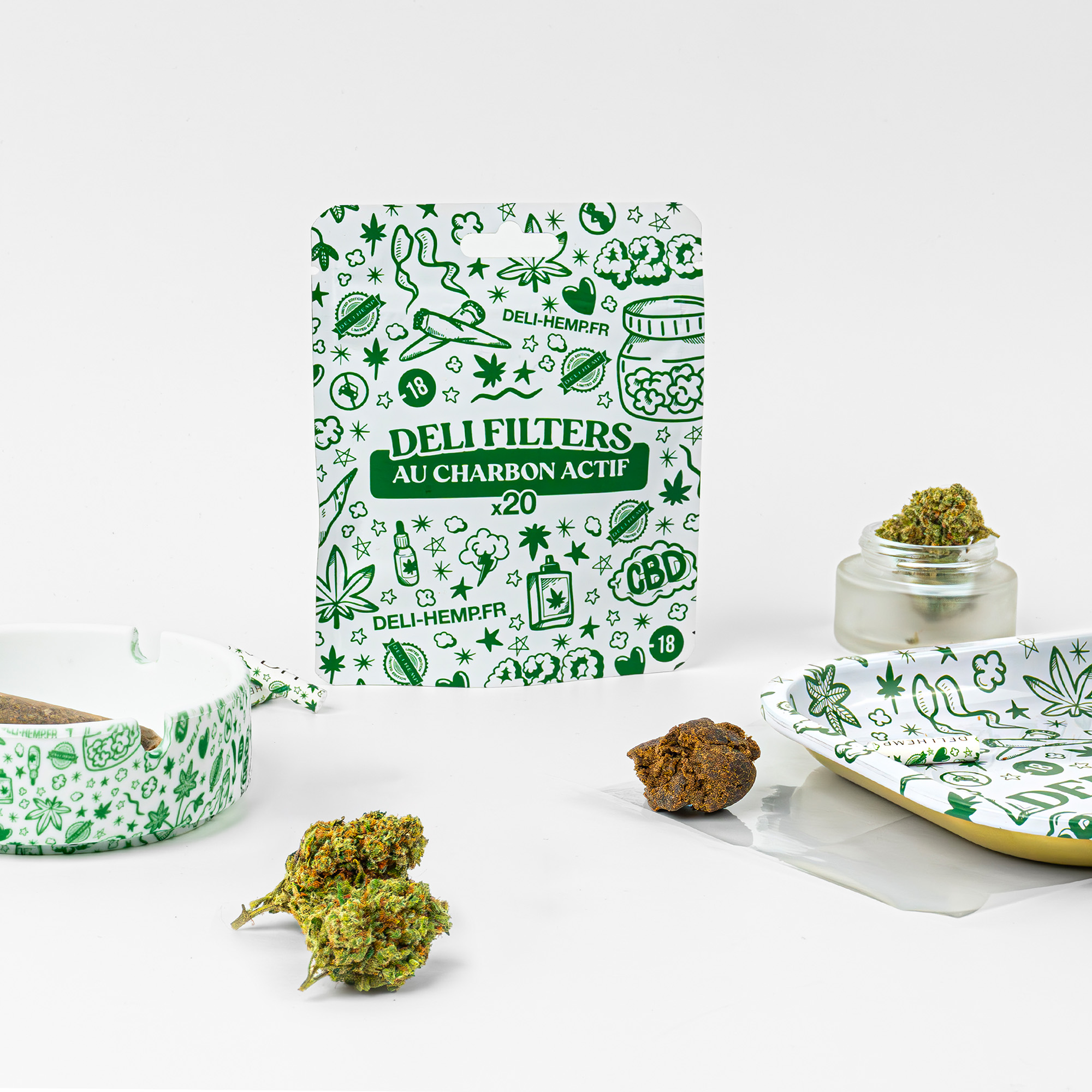 Accessoires CBD Deli Hemp : grinder, plateau, bol à rouler